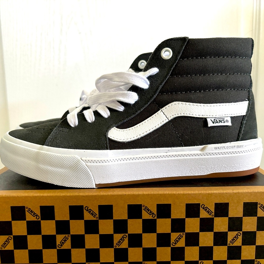 Brand new Vans BMX sk8-hi men’s Size 5 in dark gray and white
